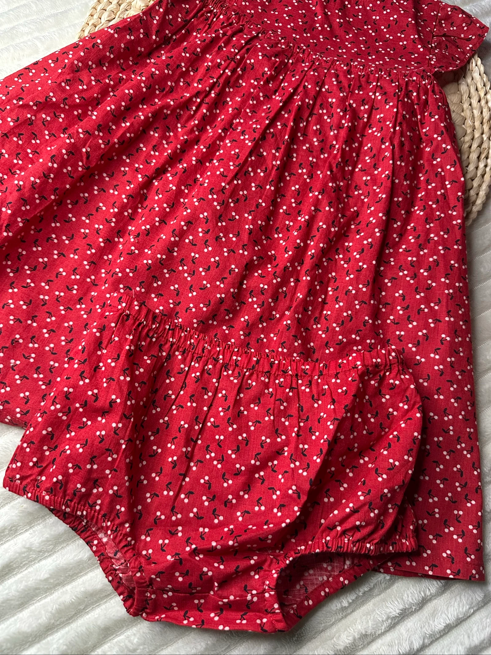 Vestido de manga corta y su culotte de 18 meses rojo con estampado de cerezas – photo 3